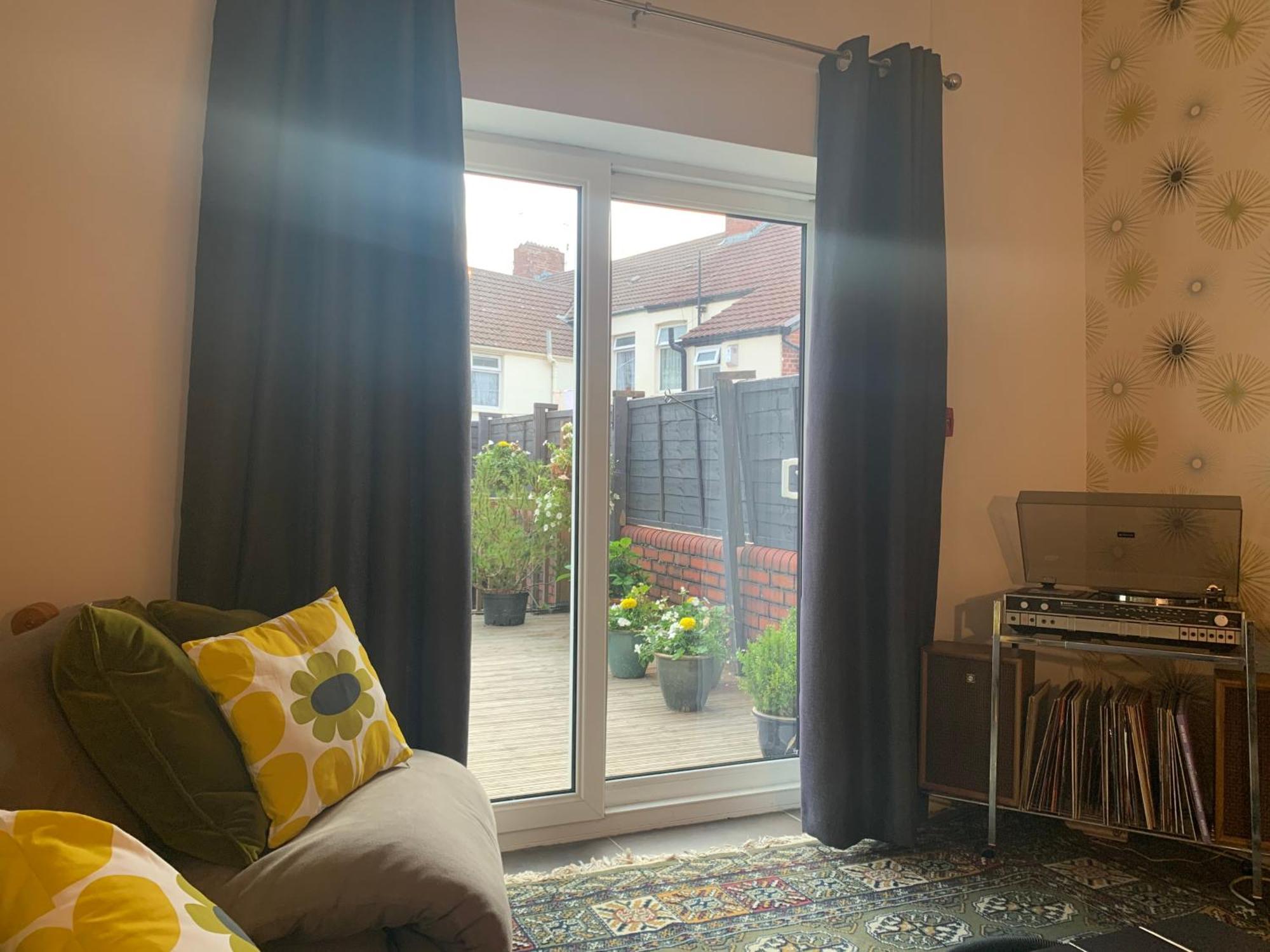 Retro Metro Apartment With Glorious Sunny Garden Cardiff Exterior foto